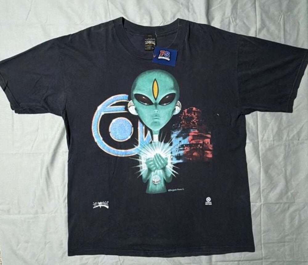 Vintage 90s Thunder Storm Alien Graphic T-Shirt Black Size XL
